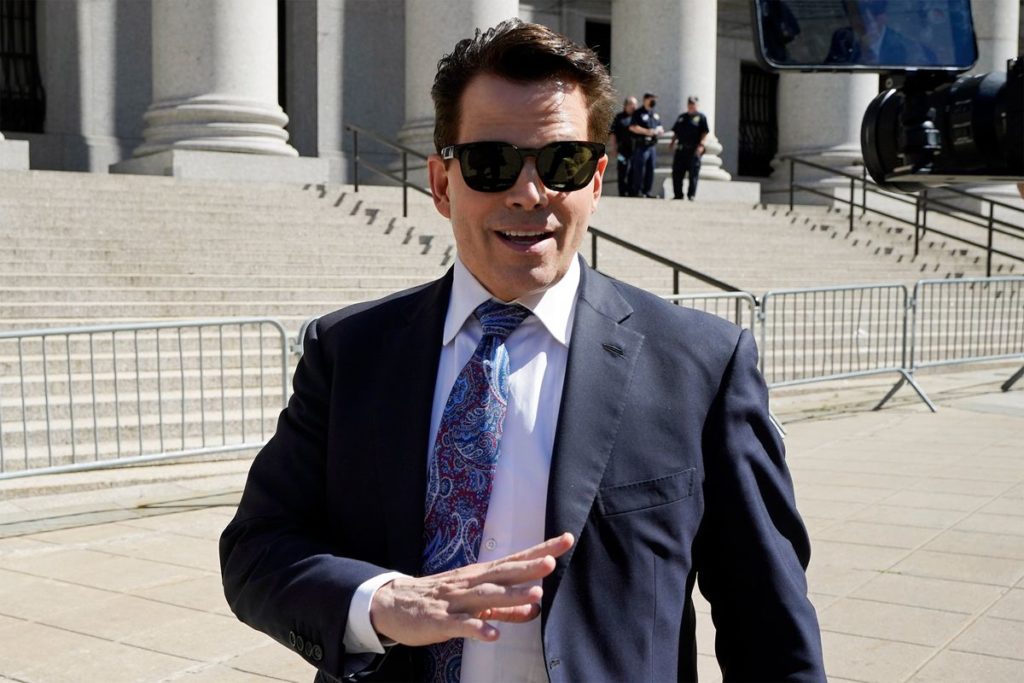 Subdued Scaramucci Testifies of Pressure to Land Banker Top Job