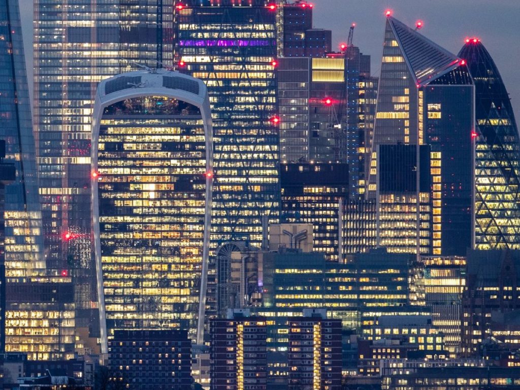 London Edges Back Ahead of Amsterdam as Europe’s Trading Hub