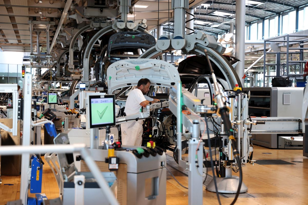 German Factory Orders Unexpectedly Drop as Car Sales Slump