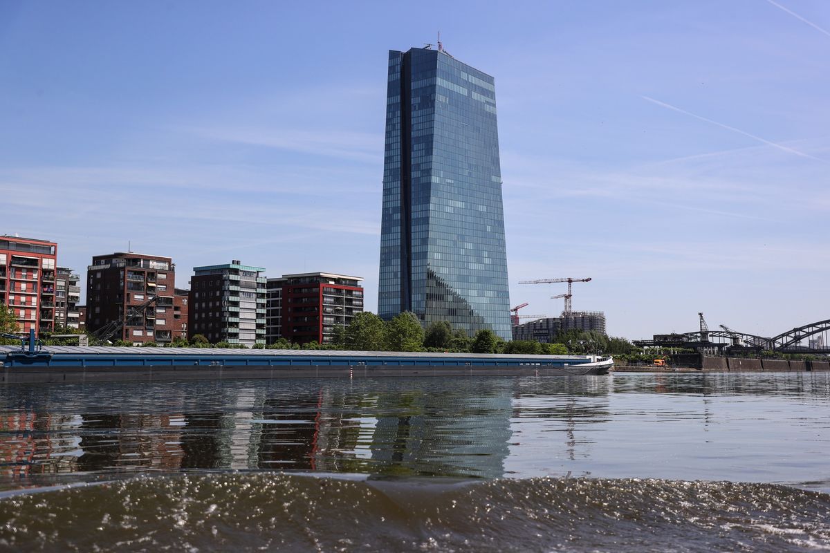 ECB Rate Hike Bets Are Losing Out to Still-Dim Inflation Outlook
