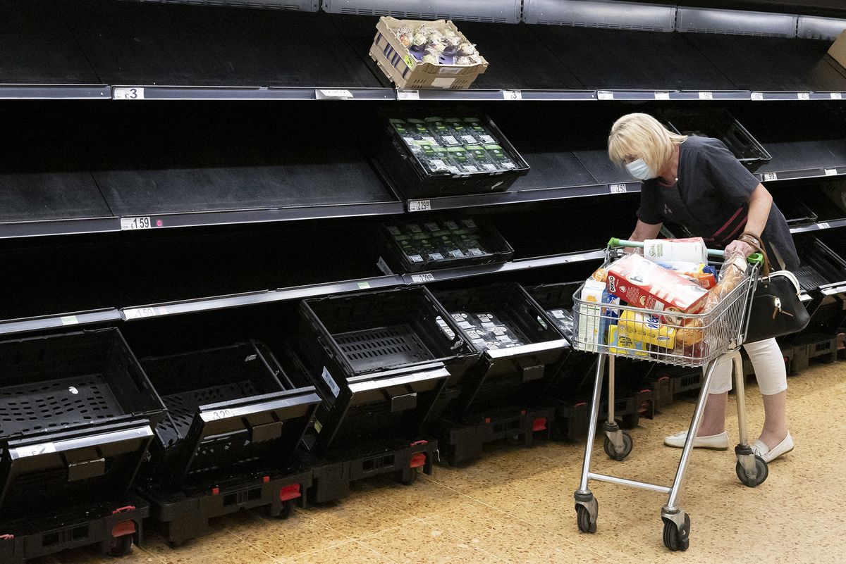 Trucker Shortage Standoff Sets U.K. on Course for Food Chaos