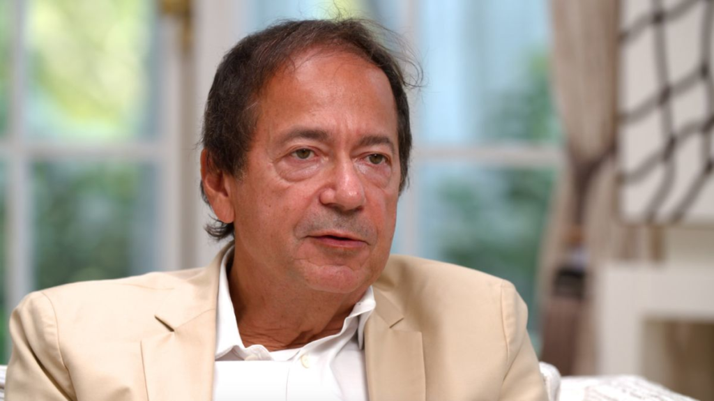 Is Bitcoin a Good Investment? Billionaire Paulson Says Crypto ‘Worthless’ Bubble