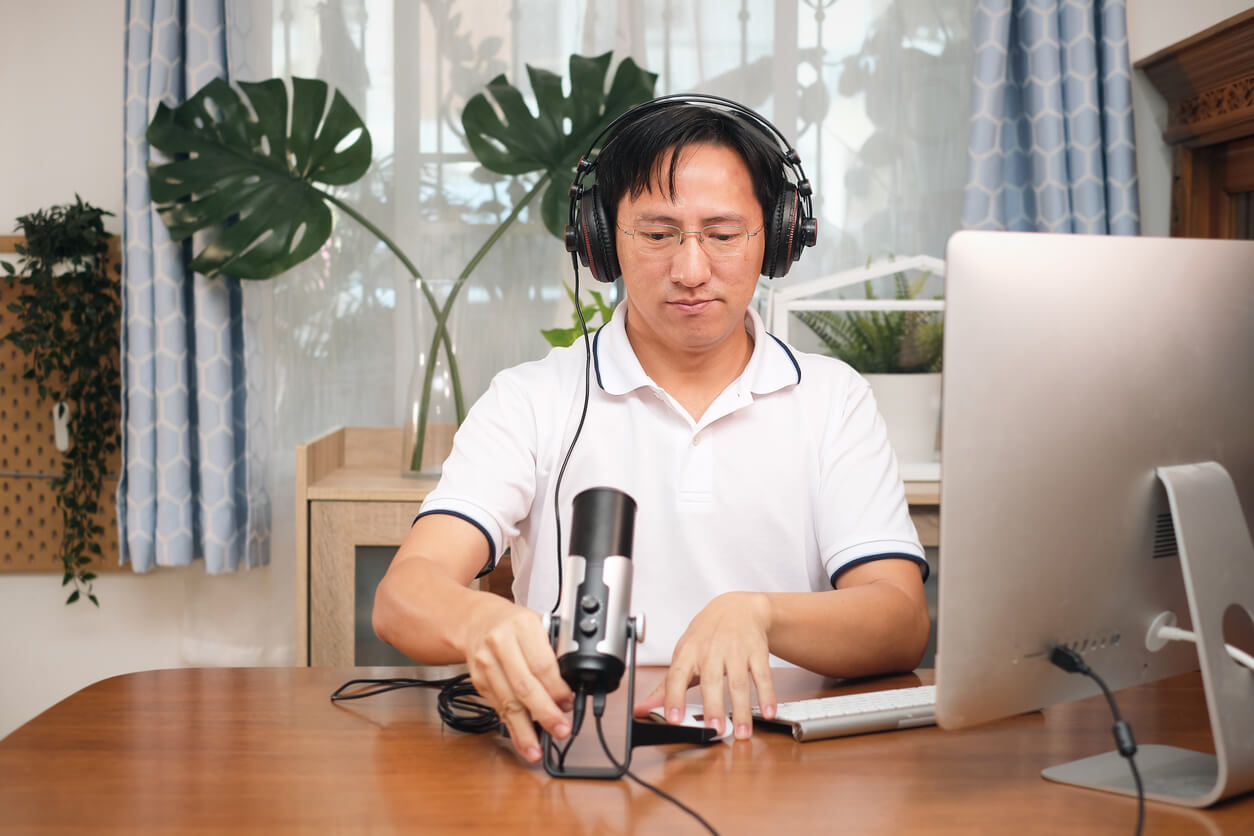Schedule Podcast Guests Like The Pros: 5 Easy Ways to Impress