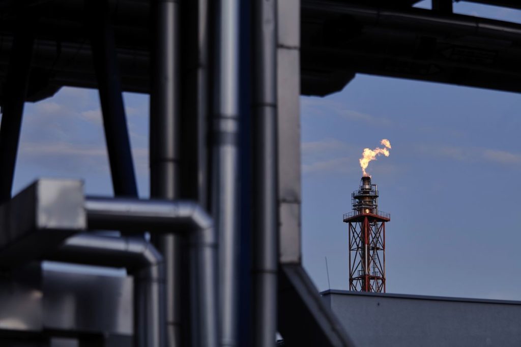 Europe’s Banks Are Targeting CO2 Neutrality Without a Plan to Get There