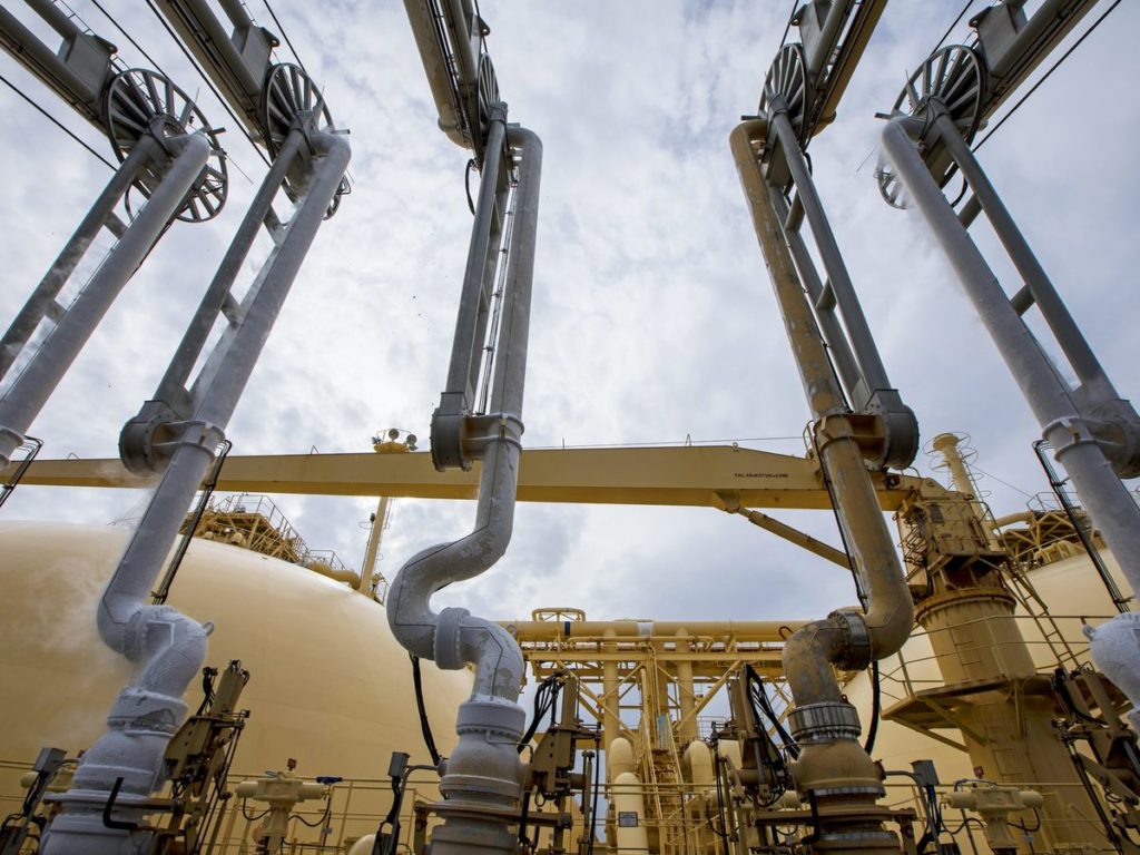 Qatar Is Said to Invest in Pakistan’s Next LNG Import Terminal