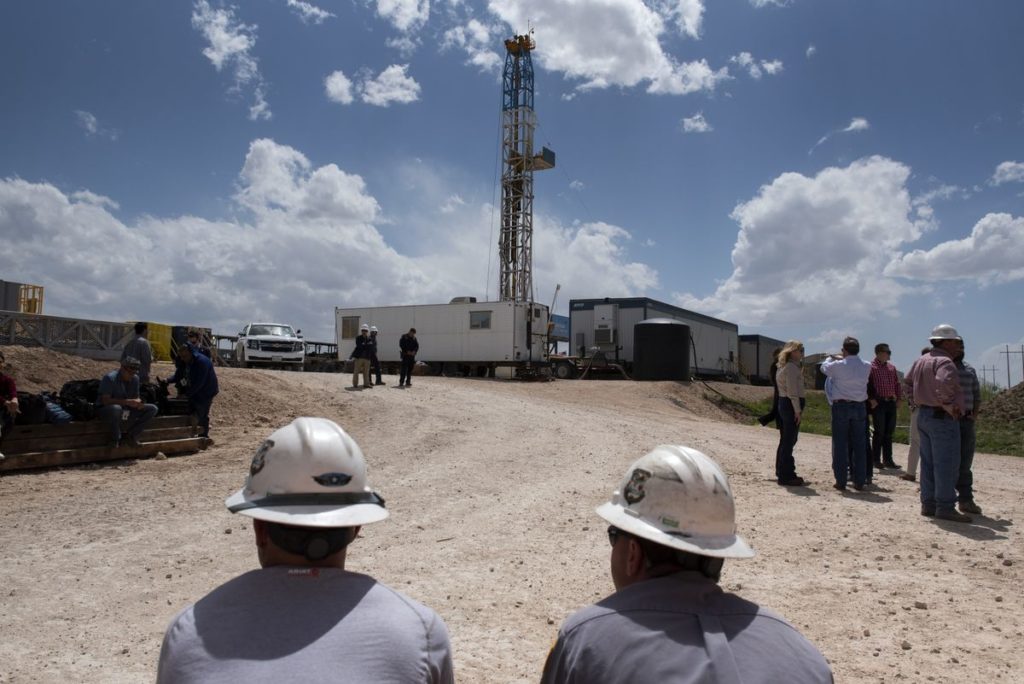 Oil Driller Diamondback Braces for 10% Price Shock in Shale Sector