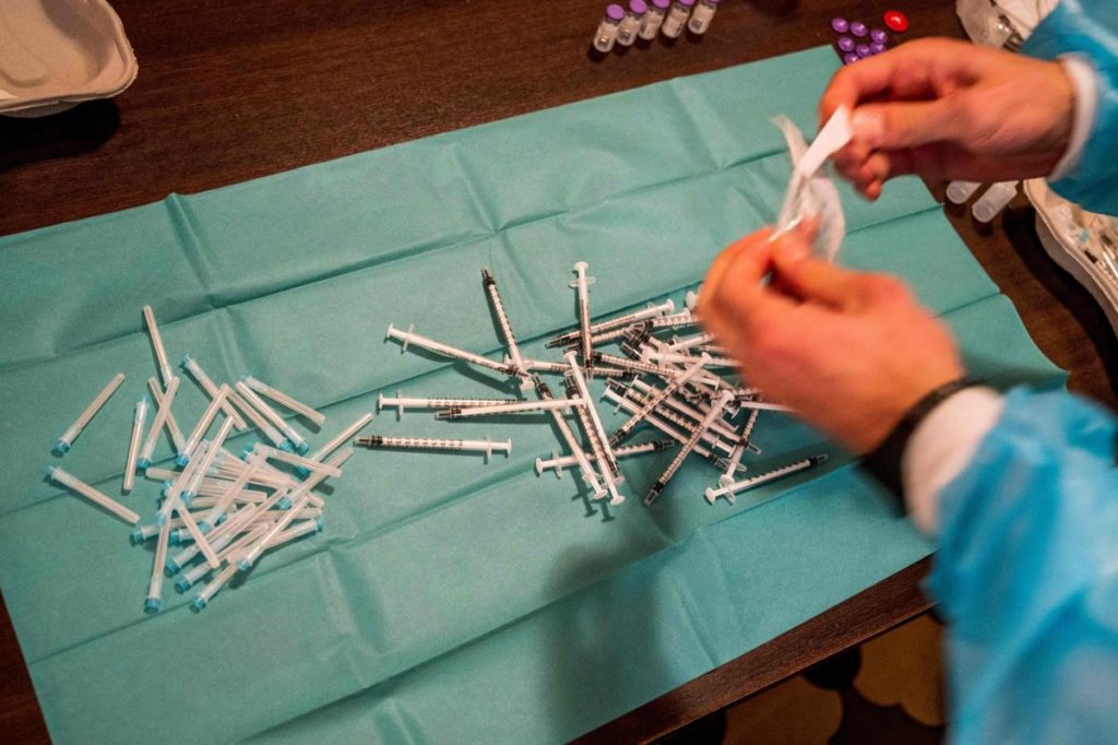 German Covid Deaths Pass 100,000 With Infections Still Spiking