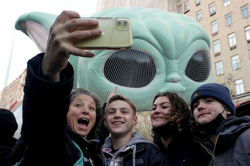 Thanksgiving traditions return to U.S.: Football, family and parades