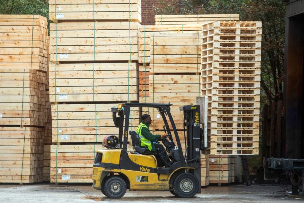 Why the Price of Wooden Shipping Pallets Has Soared