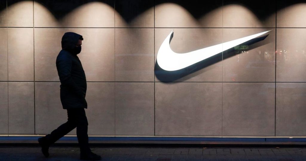 🌍 Nike buys into NFTs