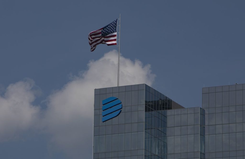 Dominion Energy Closes Pipeline Sale at Center of Icahn-Southwest Fight