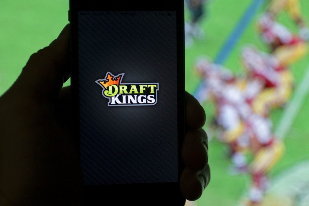 DraftKings, FanDuel May Take Mobile Bets in N.Y. by Super Bowl