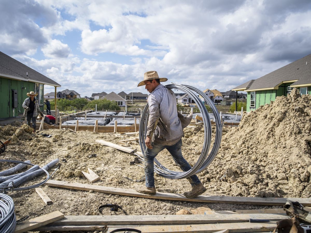 Housing Analysts Already See Blistering Start to the Market in 2022