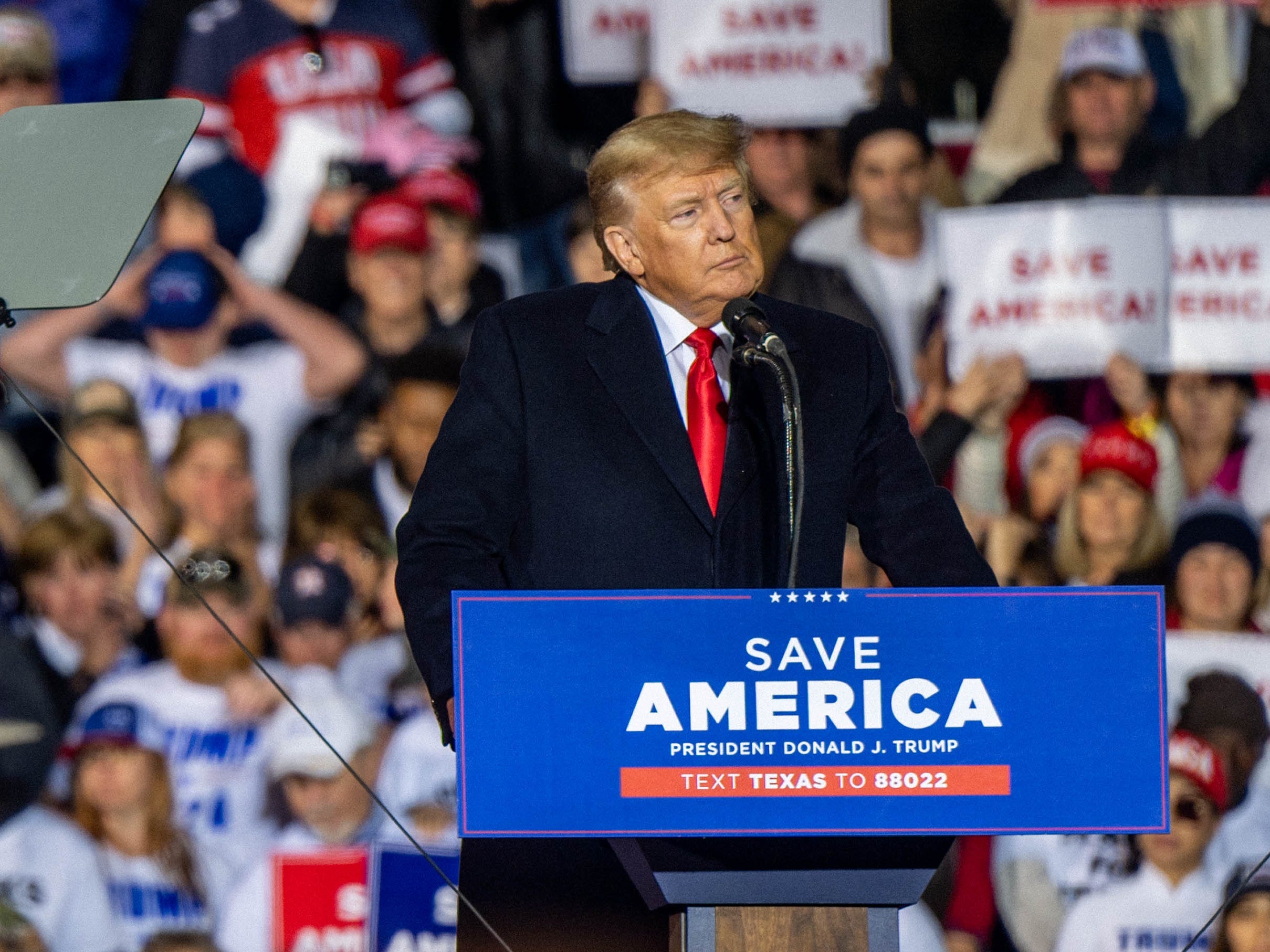 Trump’s suggestion he pardon the January 6 rioters if he wins in 2024 is the ‘stuff of dictators’ former Nixon counsel warns