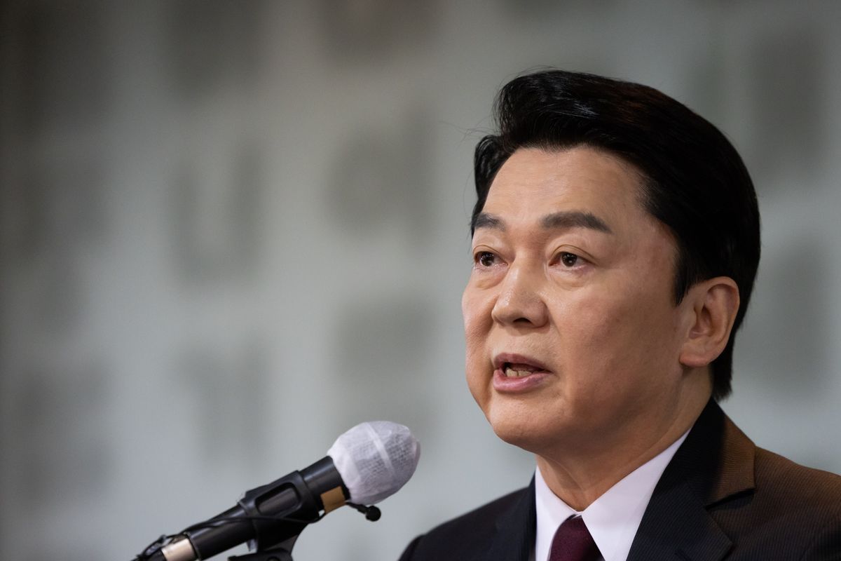 S. Korean Presidential Candidate Calls for United Bid With Rival