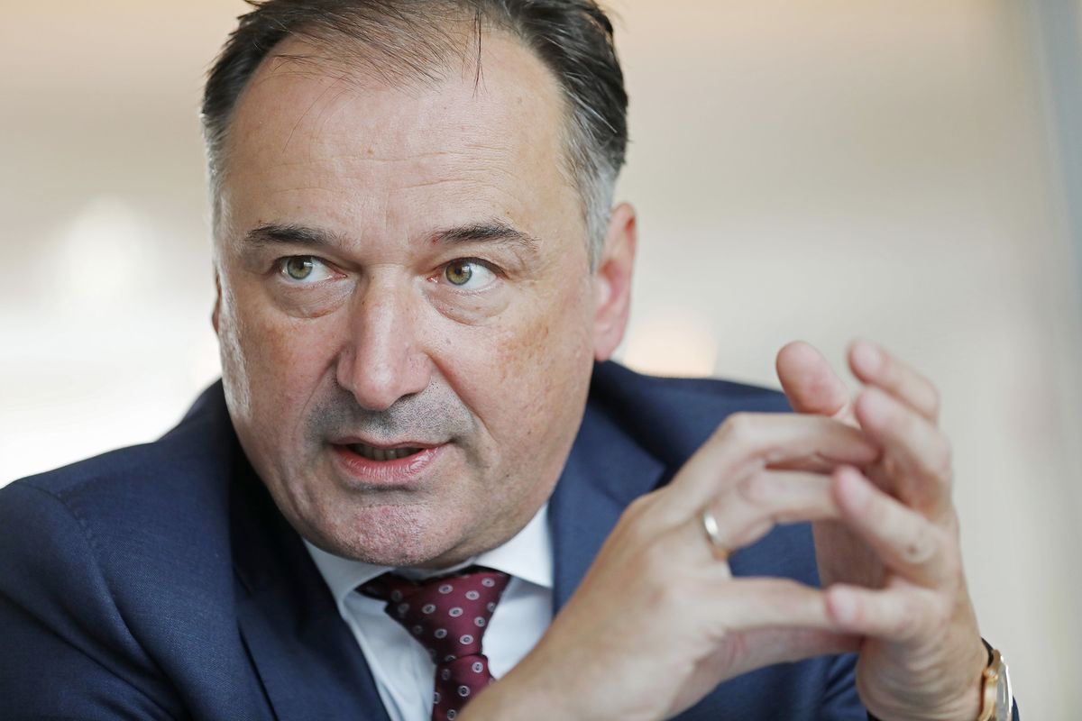 Deutz Fires Chairman After Clash With Supervisory Board