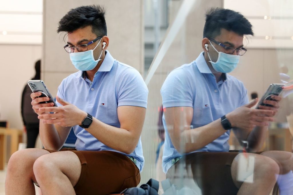 Apple Update Lets You Unlock iPhone With Face ID While Wearing a Mask