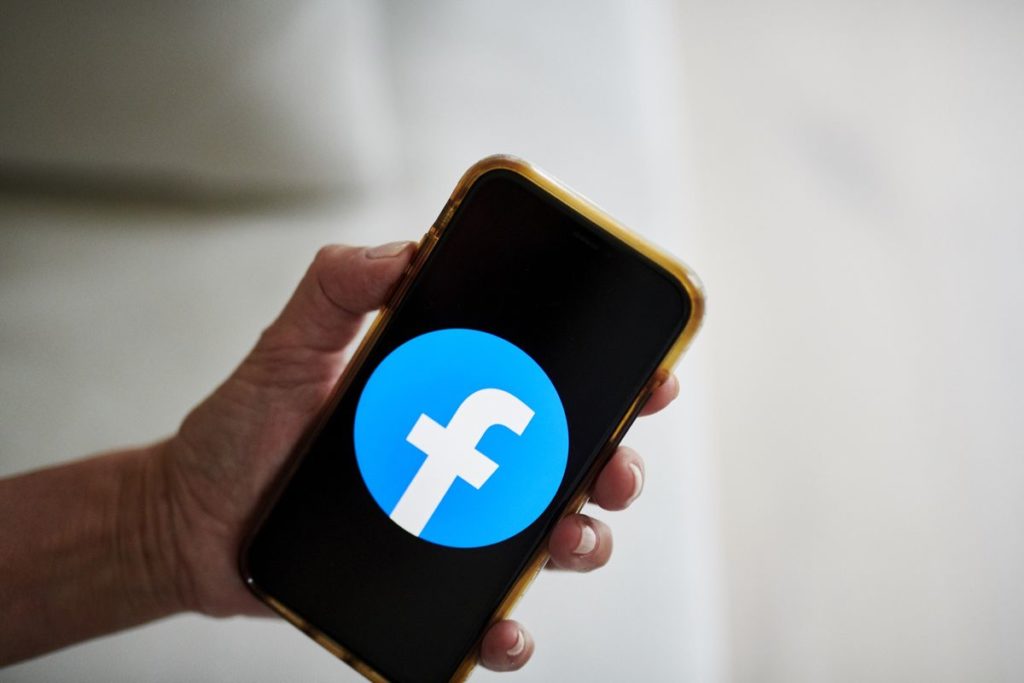 Russia to Restrict Access to Facebook, Claiming Censorship (FB)