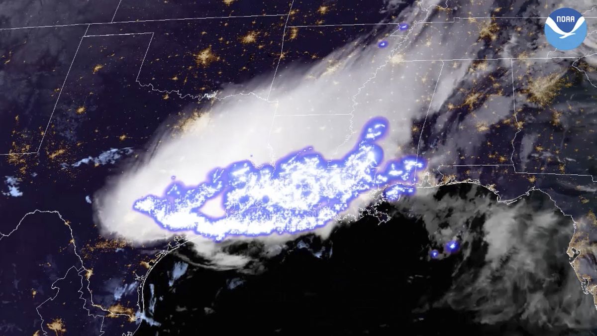 Record-Breaking Lightning Bolt Stretches 477 Miles Over Three U.S. States