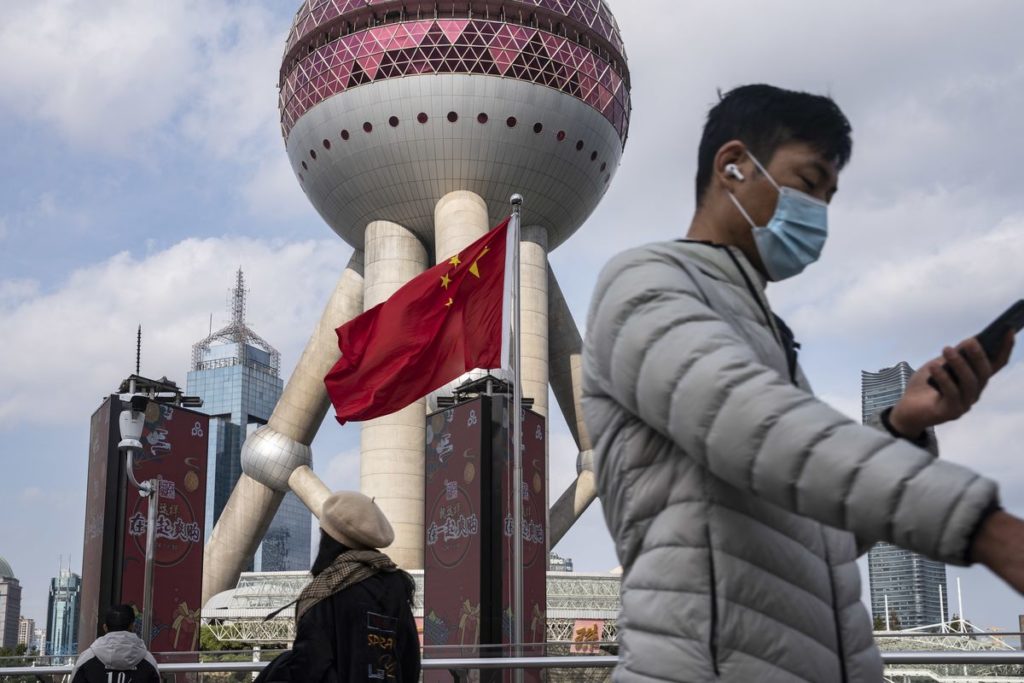 Global Banks Are Slowly Making Progress on Mainland China