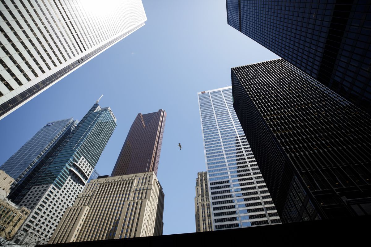 Bank CEOs’ Pay Climbs 28% in Canada as Earnings, Shares Rise