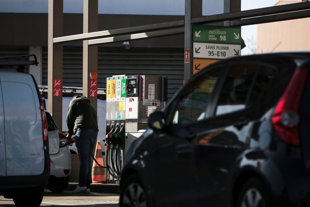 France Plans $2.2 Billion Fuel Rebate in Bid to Help Motorists