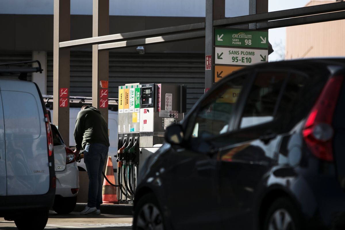 France Plans $2.2 Billion Fuel Rebate in Bid to Help Motorists
