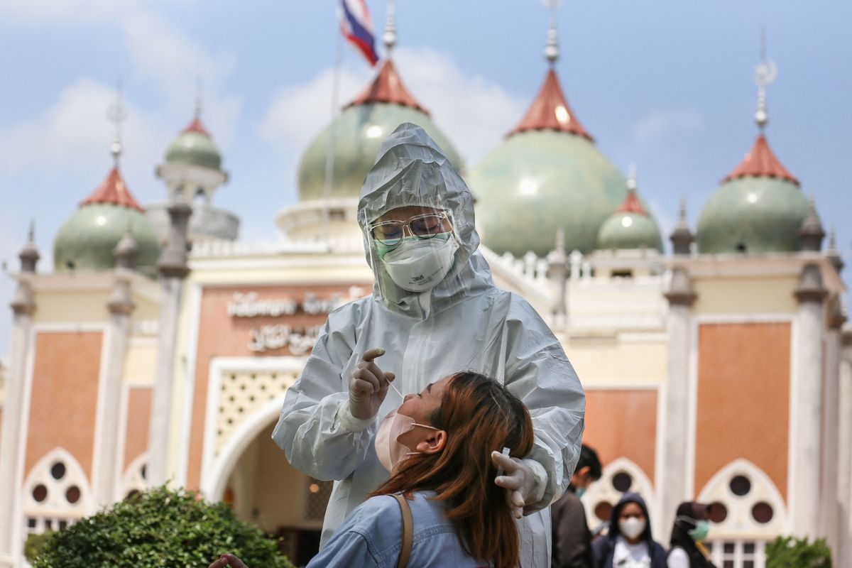 Thailand Covid Cases Jump to Record Before Easing Tourist Entry Rules