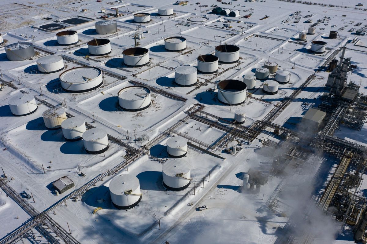Biden Team Weighs a Massive Release of Oil to Combat Inflation