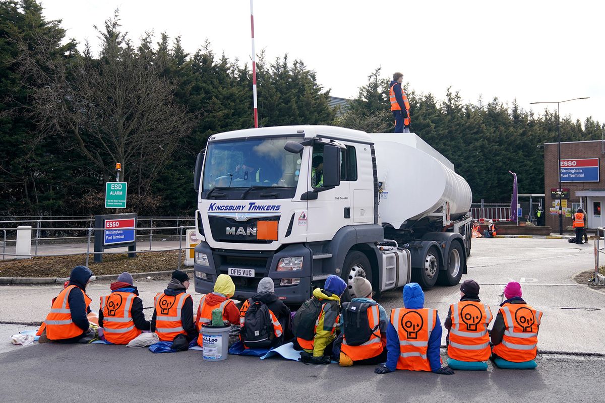 Climate Change Activists Continue Blocking U.K. Oil Terminals