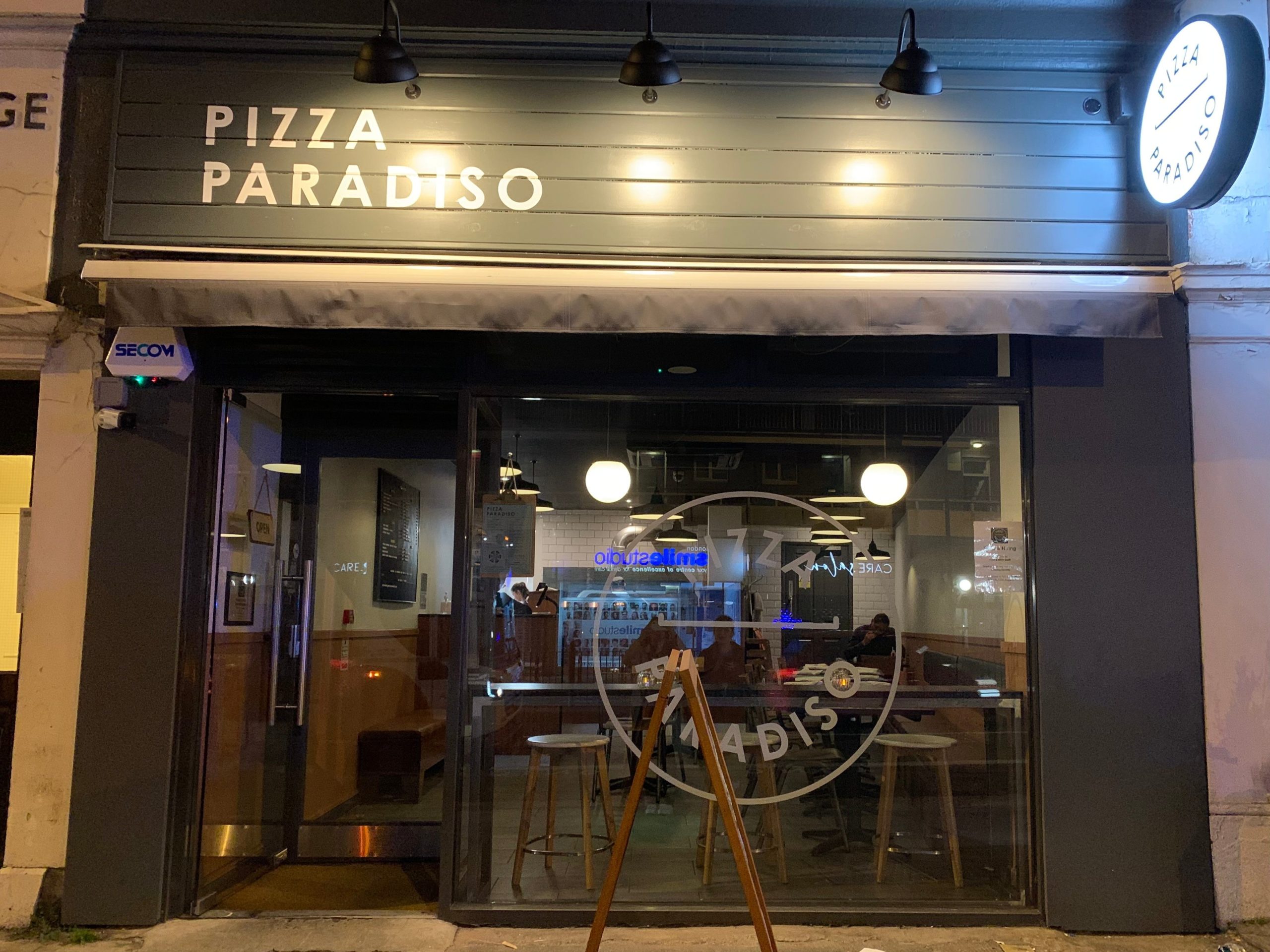 I visited Deliveroo’s new pizza parlor in North London. It wasn’t busy and I could barely tell the restaurant was managed by the delivery giant.
