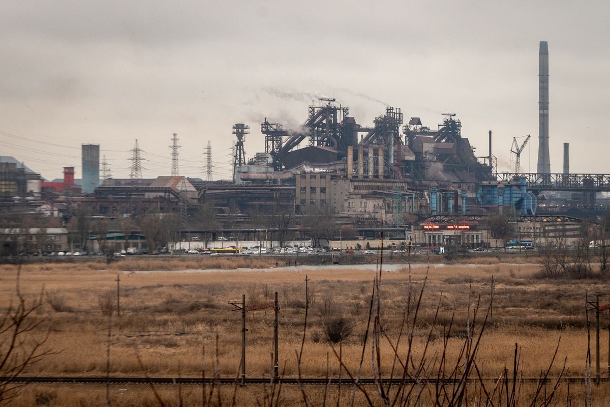 Mariupol Steel Plant’s ‘Dead Men’ Defenders Call for Rescue Plan