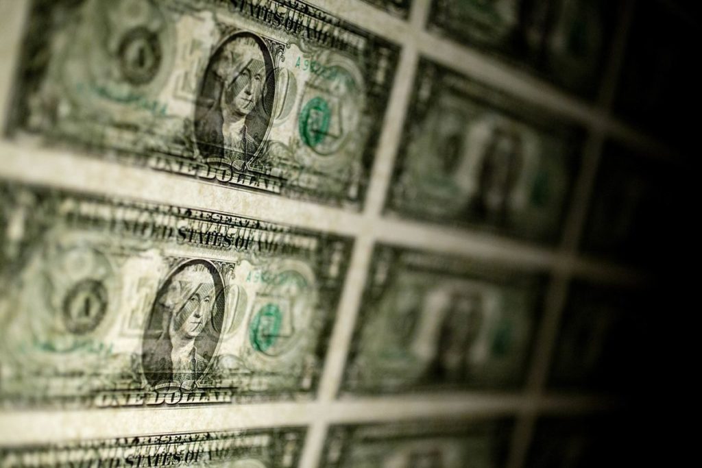 Dollar’s Strength Pushes World Economy Deeper Into Slowdown