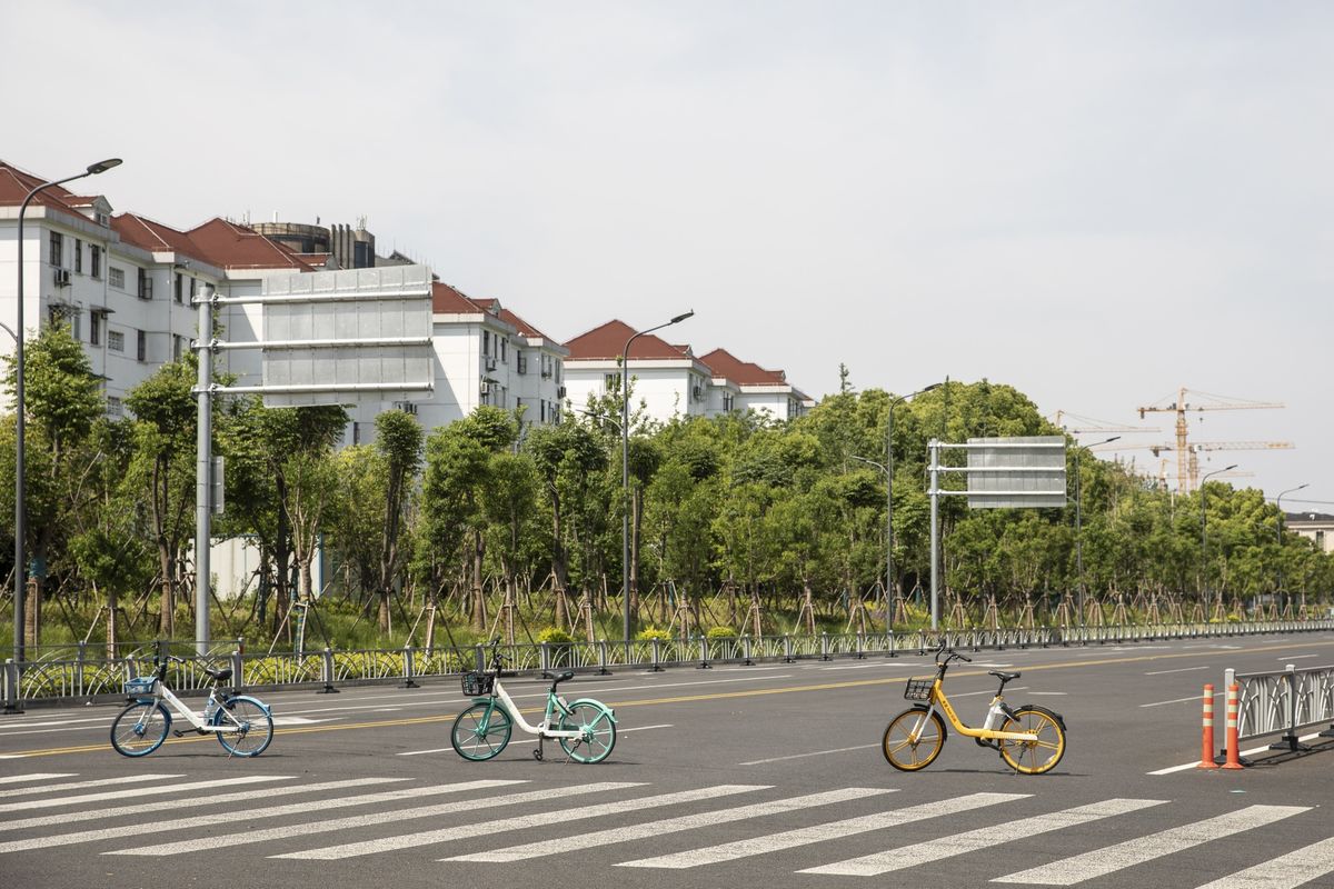 China’s Economy Contracts Sharply as Covid Zero Curbs Output