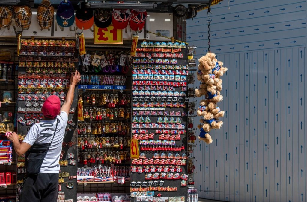 UK Consumer Confidence Falls to Its Lowest Level Since 1970s