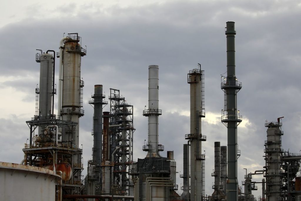 Biden’s White House Eyes Restarting Idle Oil Refineries to Tame Gas Prices