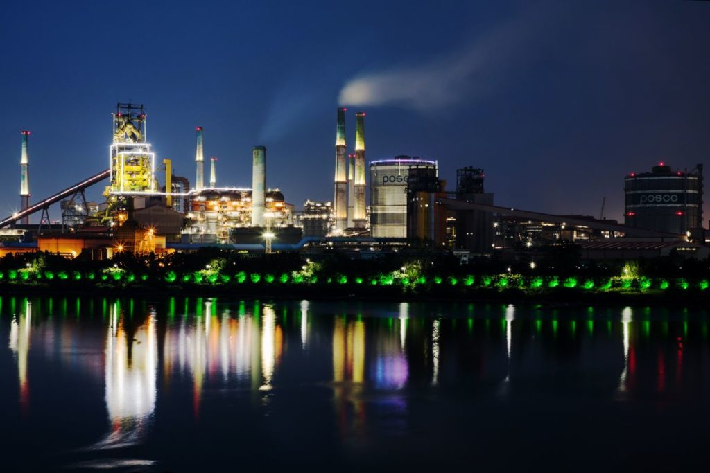 Top Steelmaker in South Korea Halts Production on Trucker Strike