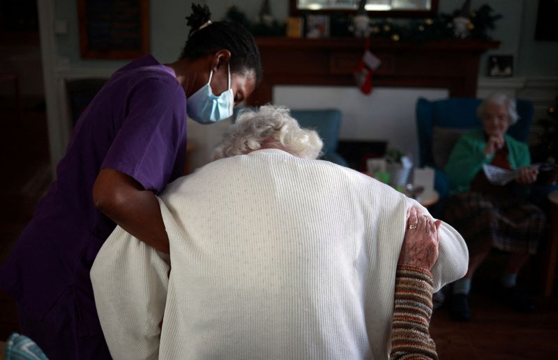 UK body to recommend 4-5% pay rise for 1.5 million health workers