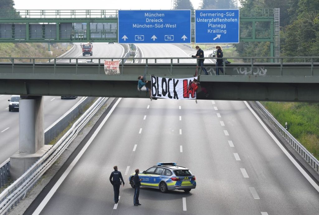 Germany’s Cult of Autobahn Speed Comes Up Against the Need to Fight Putin