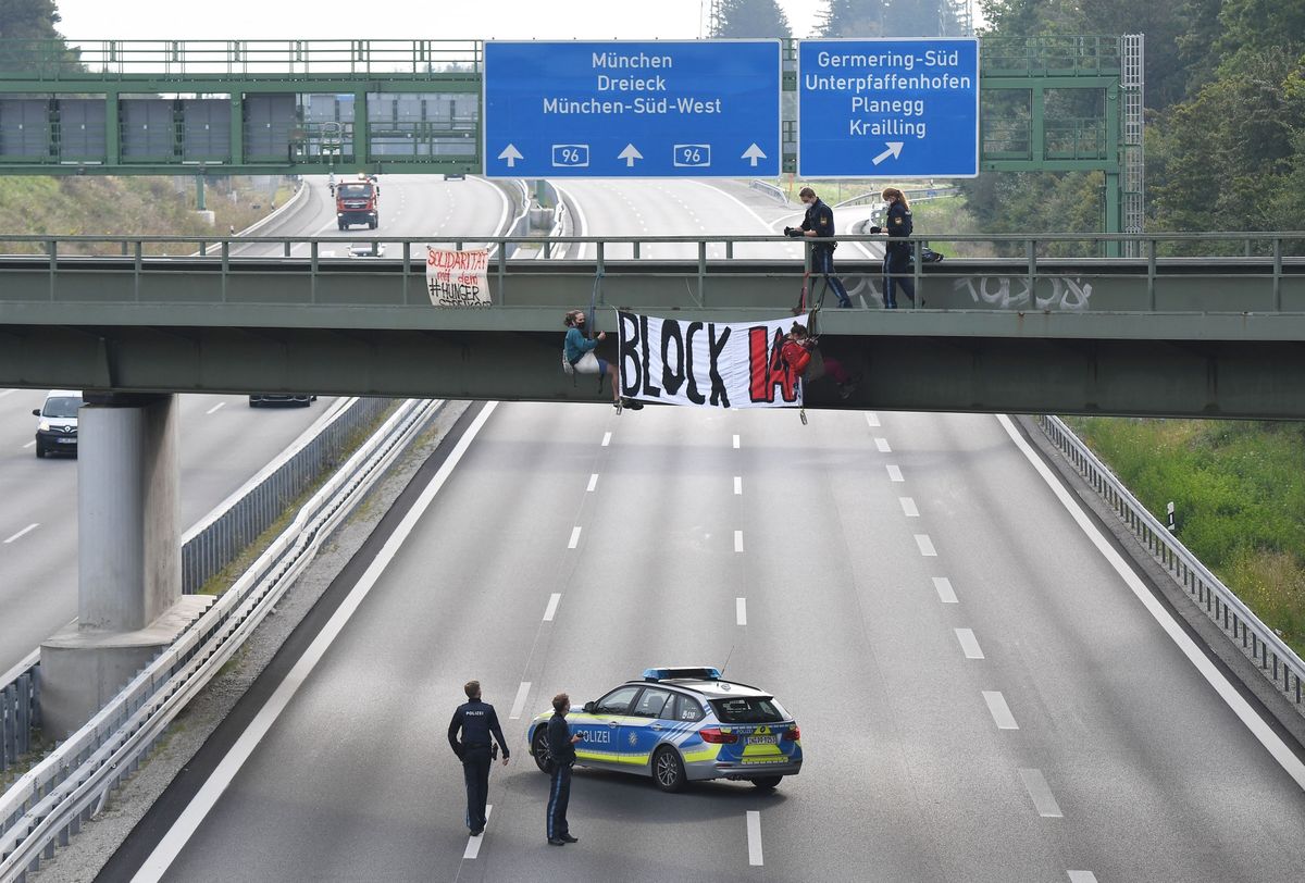 Germany’s Cult of Autobahn Speed Comes Up Against the Need to Fight Putin