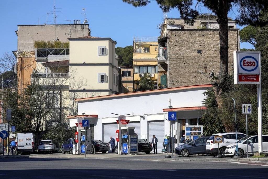 Italy Readies Plan to Extend Fuel Tax Holiday: Il Messaggero
