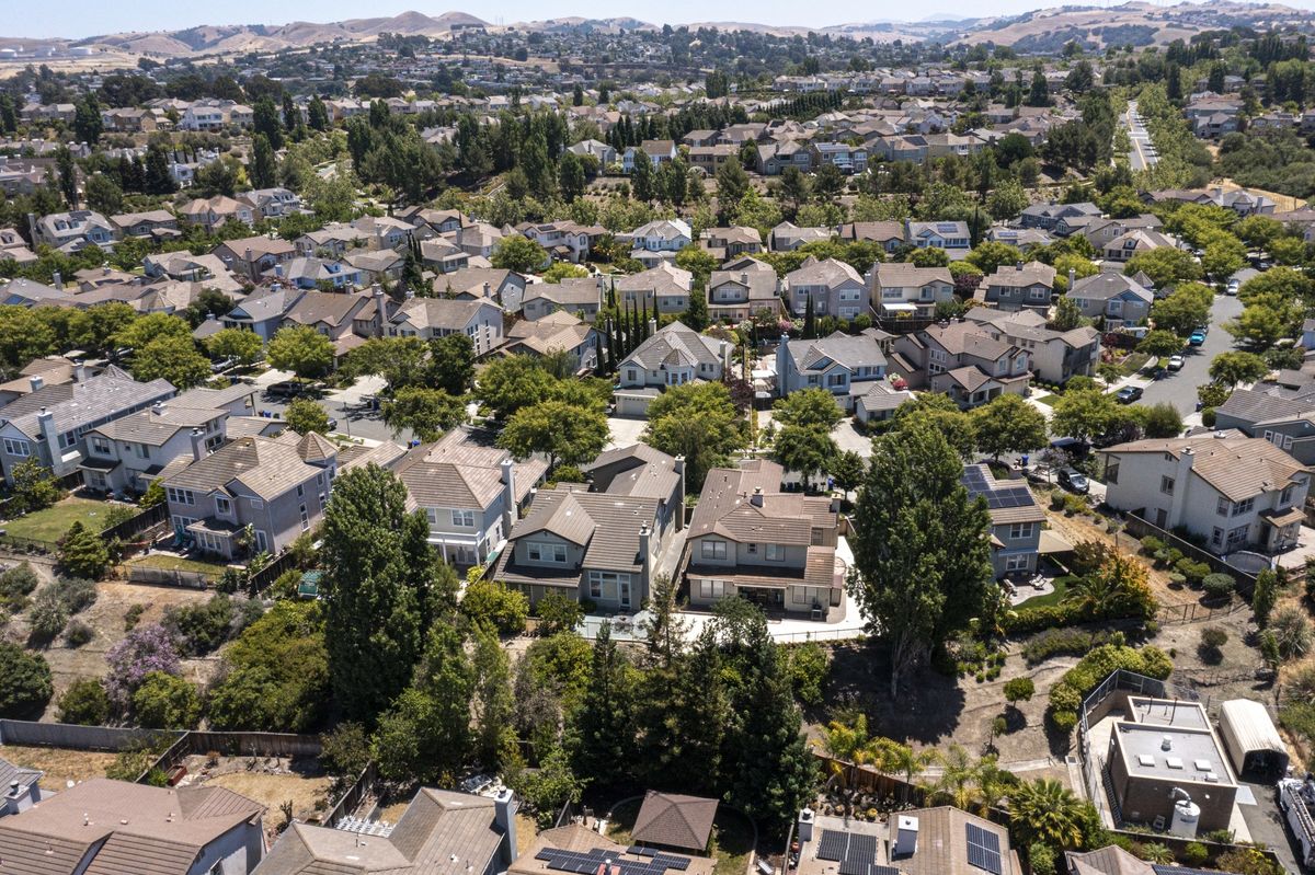 Home-Sale Cancellations Jumped in June as Buyers Backed Away
