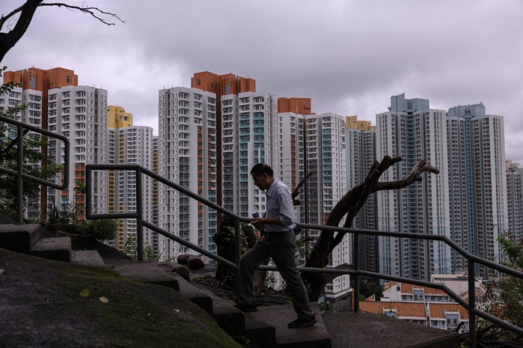 Hong Kong Mulls Reducing Stamp Duty for Chinese Buyers: Ip