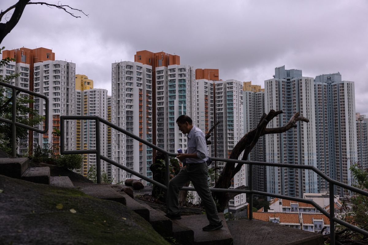 Hong Kong Mulls Reducing Stamp Duty for Chinese Buyers: Ip
