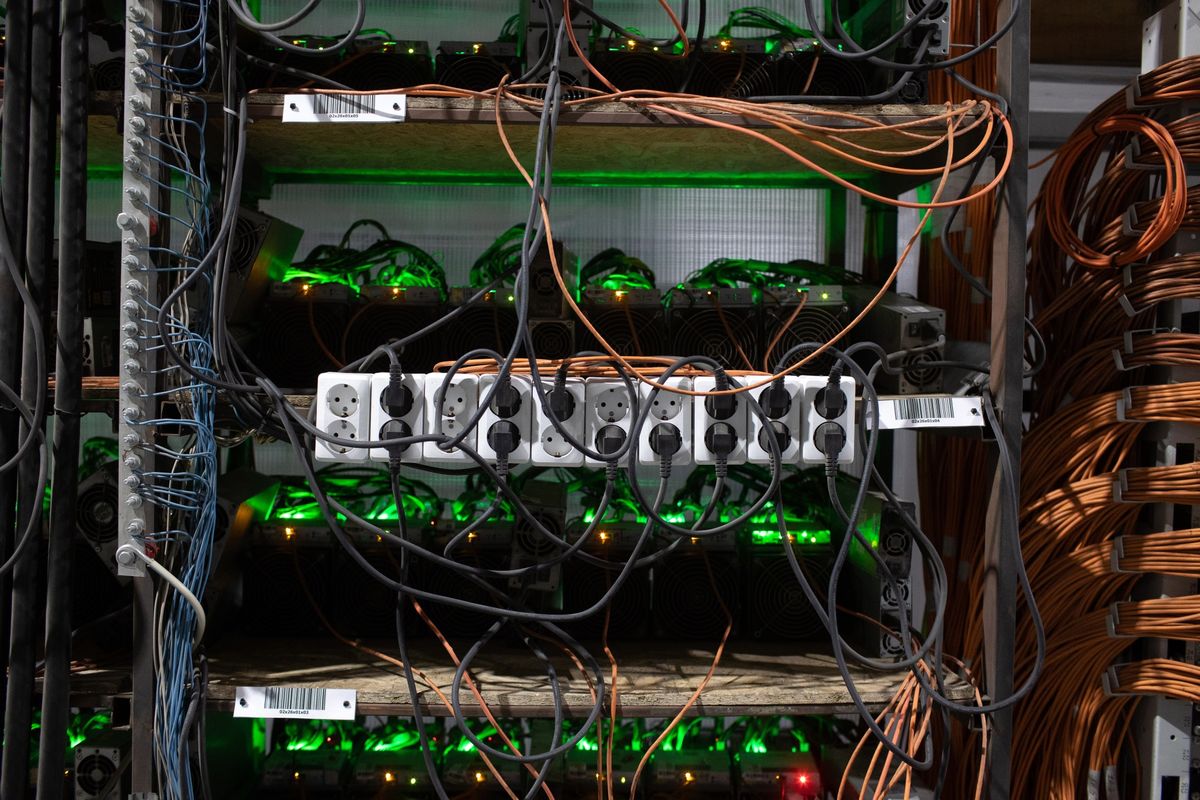 Japan’s Largest Online Broker to Shut Crypto Mining in Russia