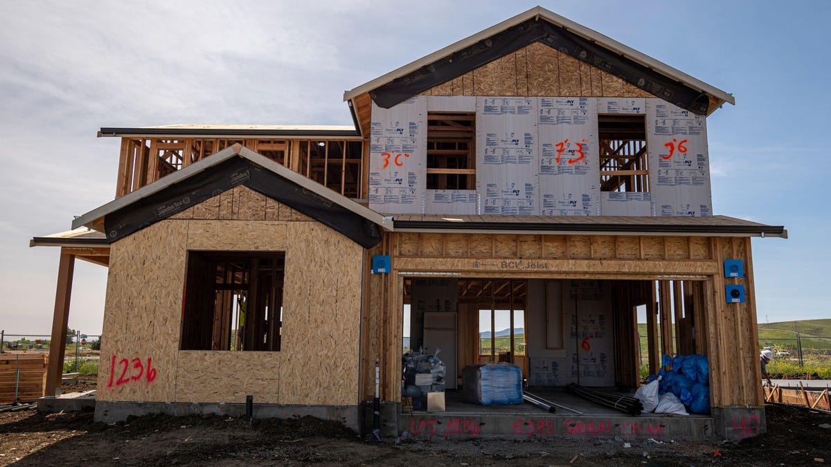 Recession Watch: It Doesn’t Seem Imminent—But The Housing Market Collapse Deepens As Fed Officials Warn ‘Economy Will Slow’