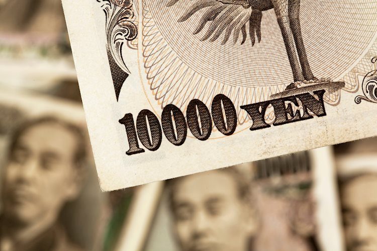 USD/JPY keeps the red around 135.50 amid weaker yields, US data eyed