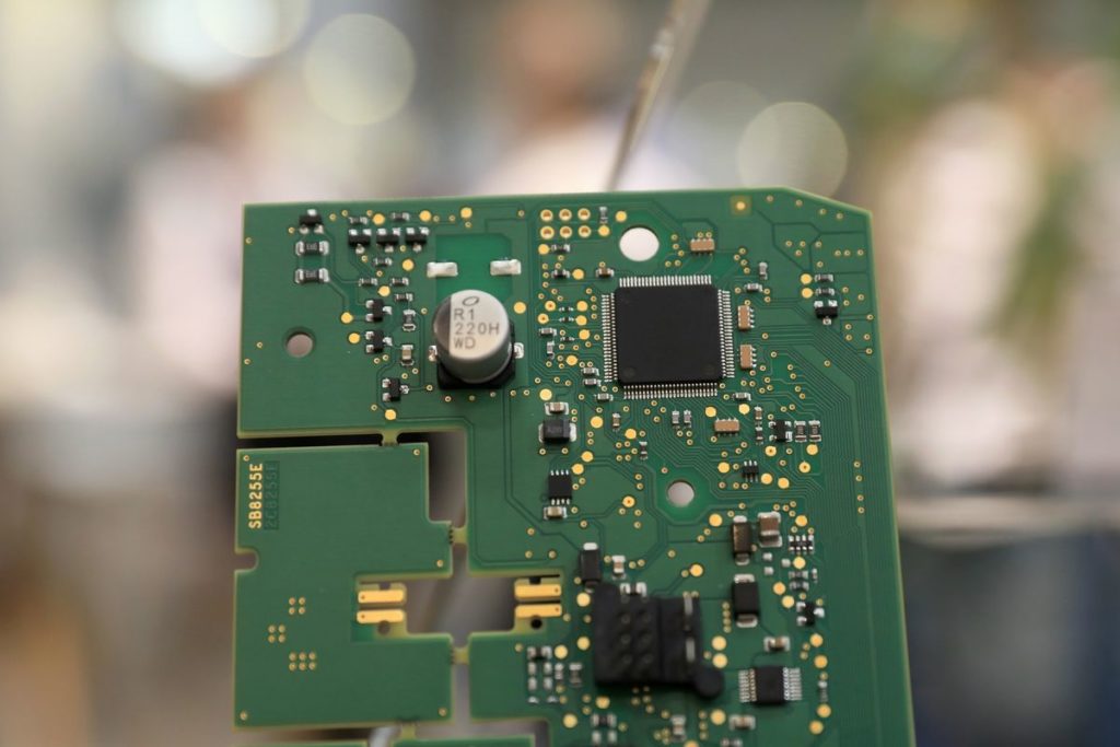 South Korean Chip Shipments Fall, Fueling Global Slowdown Case