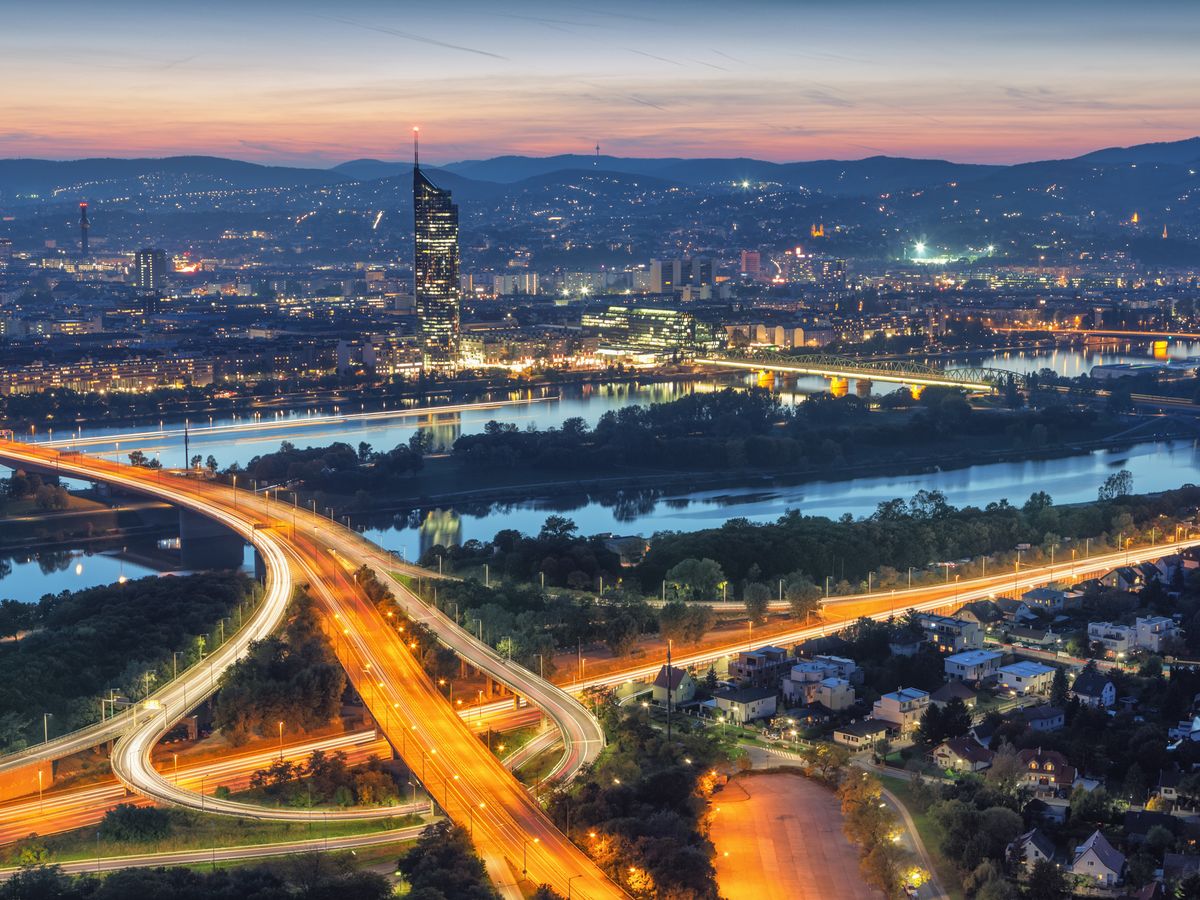 Austria Extends $2 Billion Credit to Keep Lights on in Vienna