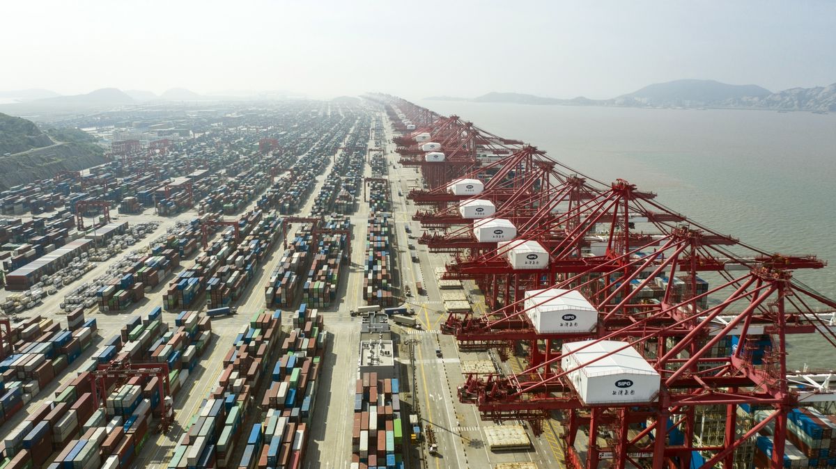 China’s Exports to the US Decline While Shipments to Russia Surge